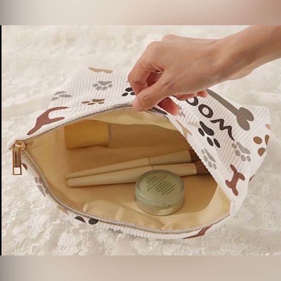 Buy It Now Price Woof Dog Pouch Makeup Bag Corduroy Larger New without Tags - Picture 3 of 4
